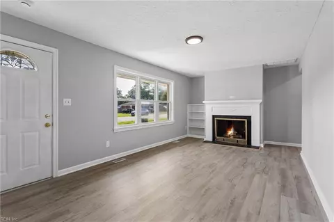 Living - 1813 Canterbury Rd, Hampton, VA 23666 photo 3 of 9