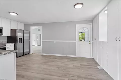 Entry Way - 1813 Canterbury Rd, Hampton, VA 23666 photo 1 of 5