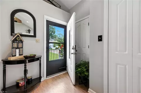 Entry Way - 415 Raleigh Ave, Hampton, VA 23661 photo 1 of 6