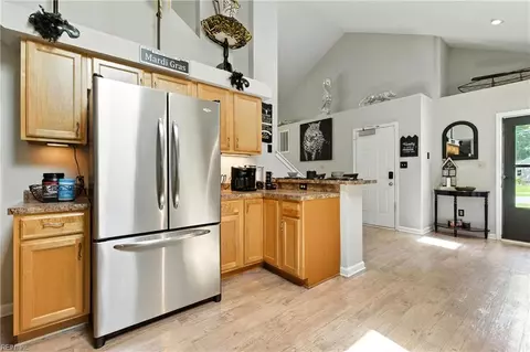 Entry Way - 415 Raleigh Ave, Hampton, VA 23661 photo 3 of 6