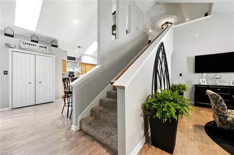 Entry Way - 415 Raleigh Ave, Hampton, VA 23661 photo 5 of 6