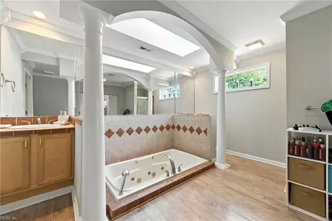 Bath - 415 Raleigh Ave, Hampton, VA 23661 photo 2 of 2