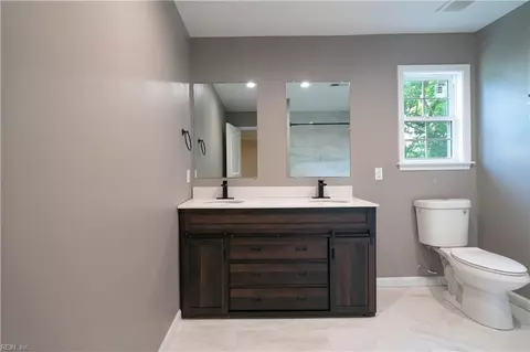 Bath - 1407 Old Buckroe Rd, Hampton, VA 23663 photo 3 of 5