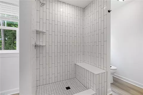 Bath - 45 Pelchat Dr, Hampton, VA 23666 photo 3 of 5