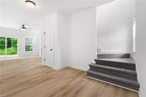 Entry Way - 45 Pelchat Dr, Hampton, VA 23666 photo 5 of 5