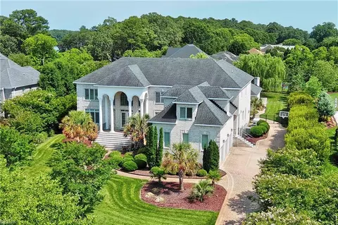 2909 Estates Dr, Virginia Beach, VA 23454