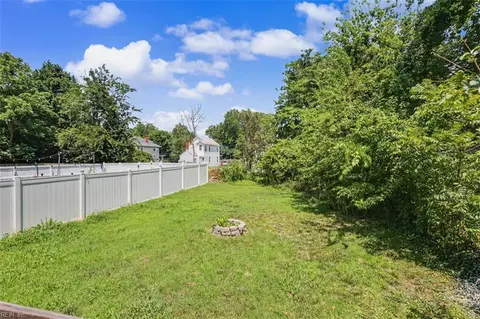 Exterior - 418 Wine St, Hampton, VA 23669 photo 6 of 7