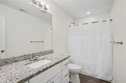 Bath - 418 Wine St, Hampton, VA 23669 photo 4 of 4
