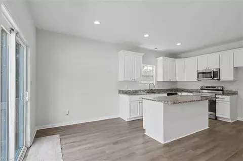 Entry Way - 418 Wine St, Hampton, VA 23669 photo 4 of 7