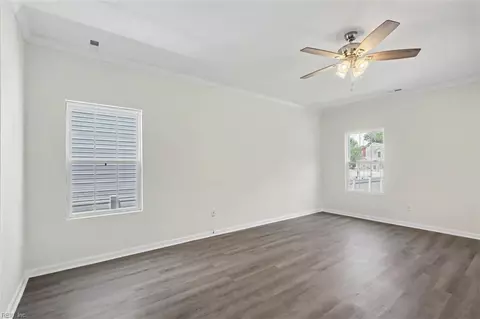 Living - 418 Wine St, Hampton, VA 23669 photo 3 of 4