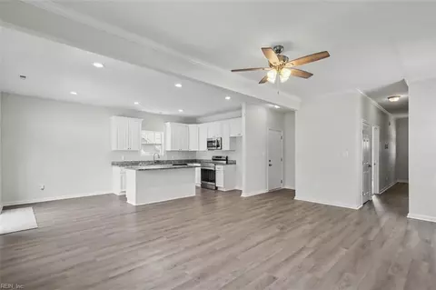 Entry Way - 418 Wine St, Hampton, VA 23669 photo 2 of 7