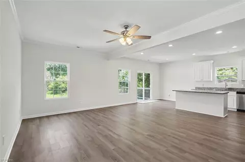 Living - 418 Wine St, Hampton, VA 23669 photo 2 of 4