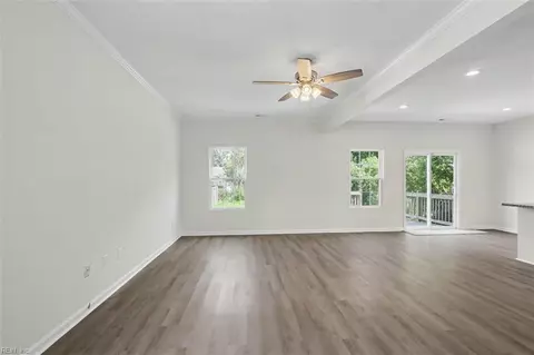 Living - 418 Wine St, Hampton, VA 23669 photo 1 of 4
