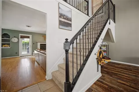 Entry Way - 11 Pin Oak Ct, Hampton, VA 23666 photo 1 of 5