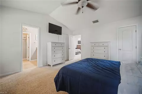 Bedroom - 11 Pin Oak Ct, Hampton, VA 23666 photo 4 of 7