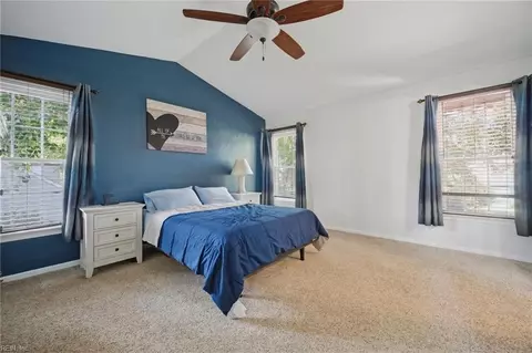 Bedroom - 11 Pin Oak Ct, Hampton, VA 23666 photo 5 of 7