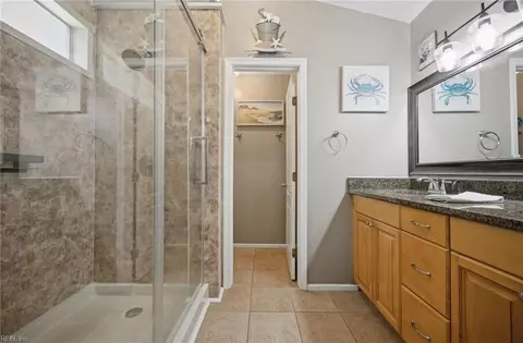 Bath - 11 Pin Oak Ct, Hampton, VA 23666 photo 2 of 4