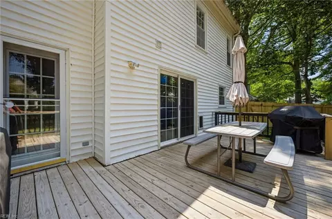 Exterior - 11 Pin Oak Ct, Hampton, VA 23666 photo 7 of 11