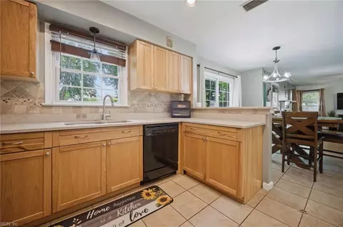 Kitchen - 11 Pin Oak Ct, Hampton, VA 23666 photo 1 of 2