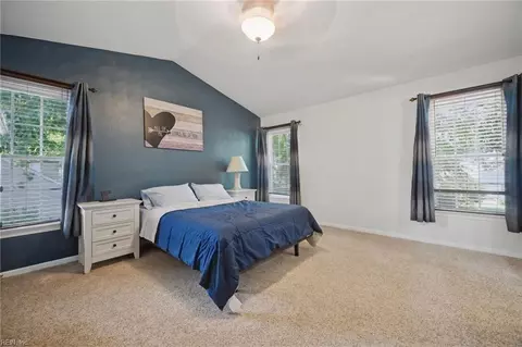 Bedroom - 11 Pin Oak Ct, Hampton, VA 23666 photo 3 of 7