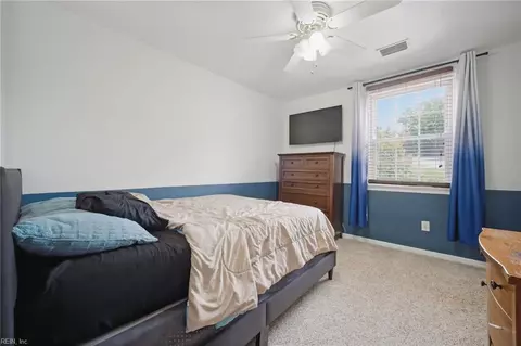 Bedroom - 11 Pin Oak Ct, Hampton, VA 23666 photo 1 of 7