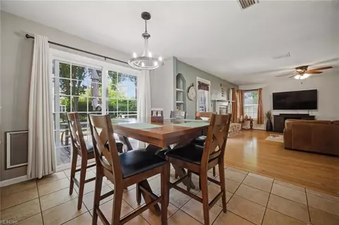 Dining - 11 Pin Oak Ct, Hampton, VA 23666 photo 1 of 2