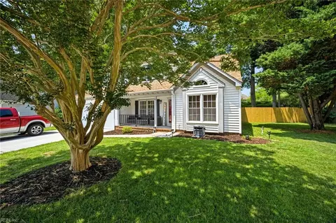 Exterior - 11 Pin Oak Ct, Hampton, VA 23666 photo 3 of 11