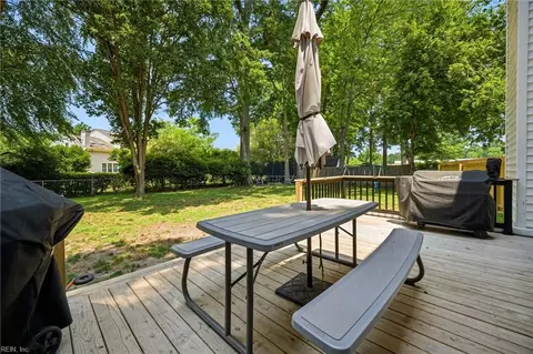 Exterior - 11 Pin Oak Ct, Hampton, VA 23666 photo 5 of 11