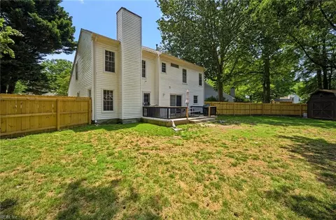 Exterior - 11 Pin Oak Ct, Hampton, VA 23666 photo 8 of 11