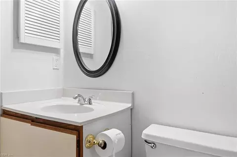 Bath - 7 Seafarer Ct #A, Hampton, VA 23669 photo 4 of 4