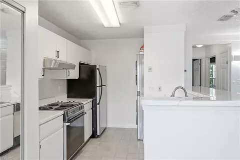 Kitchen - 7 Seafarer Ct #A, Hampton, VA 23669 photo 2 of 2