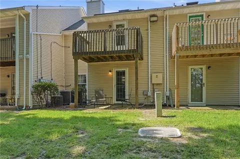 Exterior - 7 Seafarer Ct #A, Hampton, VA 23669 photo 3 of 4