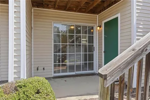 Exterior - 7 Seafarer Ct #A, Hampton, VA 23669 photo 2 of 4
