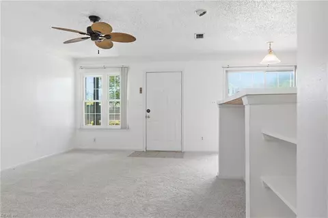 Living - 7 Seafarer Ct #A, Hampton, VA 23669 photo 4 of 5