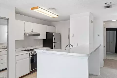 Kitchen - 7 Seafarer Ct #A, Hampton, VA 23669 photo 1 of 2