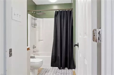 Bath - 7 Seafarer Ct #A, Hampton, VA 23669 photo 1 of 4
