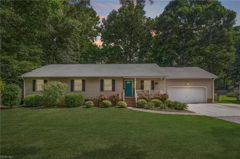 400 Meadowfield Rd, Yorktown, VA 23692