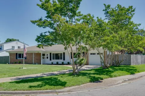 3860 Forest Glen Rd, Virginia Beach, VA 23452