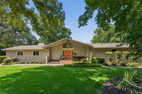 9 Lookout Cir, Newport News, VA 23606