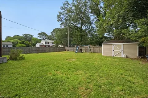 Exterior - 58 Hall Rd, Hampton, VA 23664 photo 5 of 11