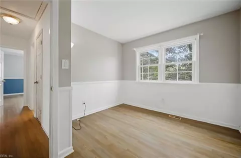 Entry Way - 58 Hall Rd, Hampton, VA 23664 photo 3 of 4