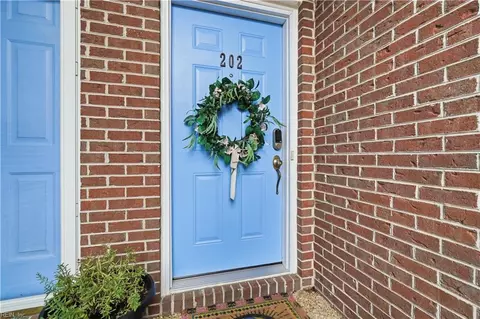 Entry Way - 202 Genoa Dr #17, Hampton, VA 23664 photo 1 of 6