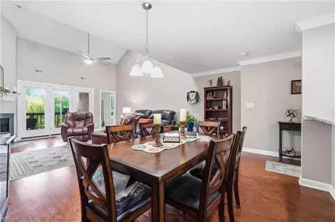 Dining - 202 Genoa Dr #17, Hampton, VA 23664 photo 2 of 2