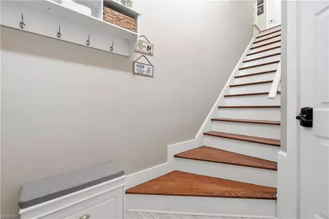 Entry Way - 202 Genoa Dr #17, Hampton, VA 23664 photo 2 of 6