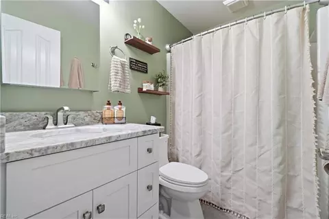 Bath - 202 Genoa Dr #17, Hampton, VA 23664 photo 3 of 3