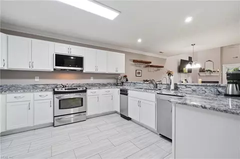 Kitchen - 202 Genoa Dr #17, Hampton, VA 23664 photo 3 of 4