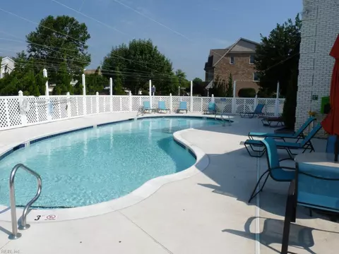 Exterior - 202 Genoa Dr #17, Hampton, VA 23664 photo 6 of 6