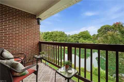 Exterior - 202 Genoa Dr #17, Hampton, VA 23664 photo 5 of 6