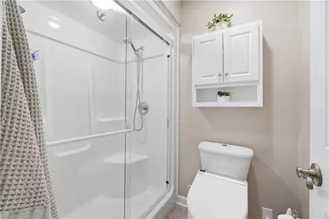 Bath - 202 Genoa Dr #17, Hampton, VA 23664 photo 2 of 3