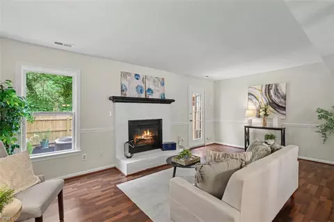 2423 Rennie Dr, Virginia Beach, VA 23454